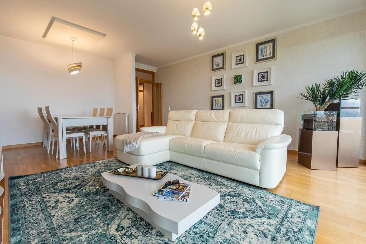 River View Apartment By Lisbon Heart 0*,  ポルトガル
